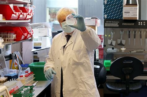 Prime Minister Boris Johnson visits Oxford vaccine teams | Staff Gateway