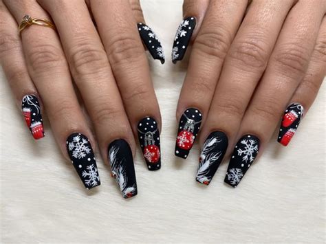 Black Christmas Nails Nail Art For A Red Carpet Look