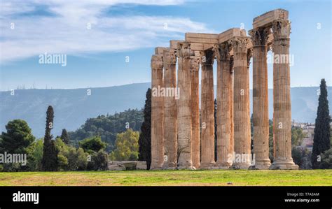 Las columnas del antiguo templo de Zeus Atenas Grecia Fotografía de