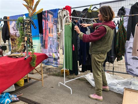 Rommelmarkt Bring Your Own Kleedje De Brug Nieuws Uit Amsterdam Oost