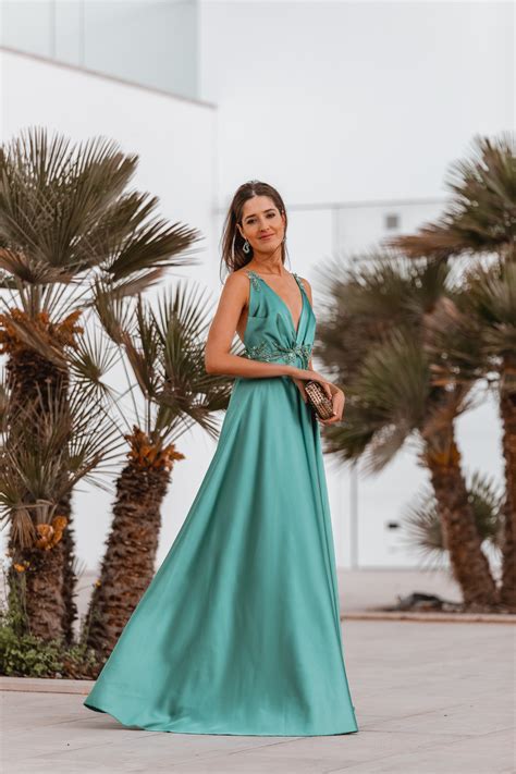 Look Invitada De Noche Vestido Verde Para Bodas De Verano