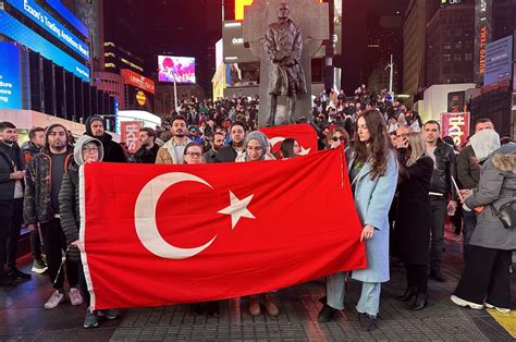 Memorial service held at Times Square for Türkiye s quake victims