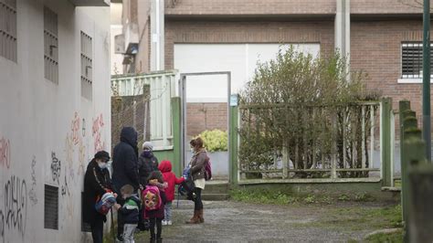 Aumentan A Los Casos Activos En Centros Educativos Gallegos Y Bajan