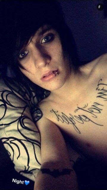 Johnnie Guilbert So Much Hotness In One Picture Johnnie Guilbert Hot Emo Guys Emo Scene