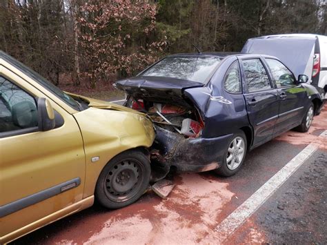 Wypadek niedaleko Objezierza Dwie osoby ranne zdjęcia Głos Pomorza