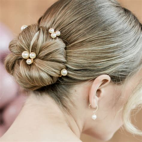Simple ivory pearl hair pins for buns. Modern pearl hair pins.
