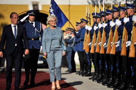 Ministrica Odbrane Njema Ke Lambrecht Ne Smijemo Dozvoliti Da U Bih