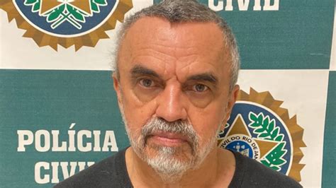 Ator José Dumont deixa a cadeia no Rio