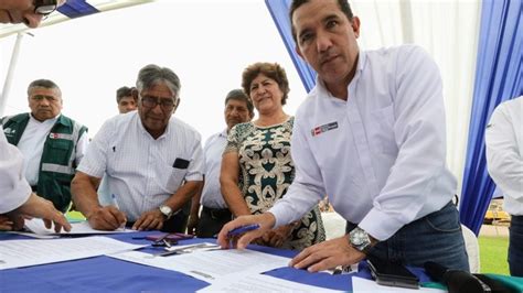 Viceministro Barrantes supervisa obras y suscribe convenios con núcleos