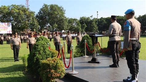 24 Personel Polres Lampung Tengah Polda Lampung Naik Pangkat