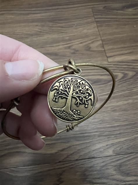 EUC Alex And Ani Tree Of Life Charm Bangle II One Size Gem