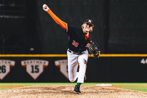 Bullpen Leads Hurricanes To Victory Over Owls University Of Miami