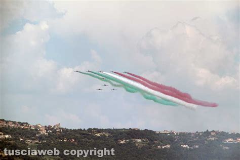 Le Frecce Tricolori Sul Lago Di Bolsena Tusciaweb Eu