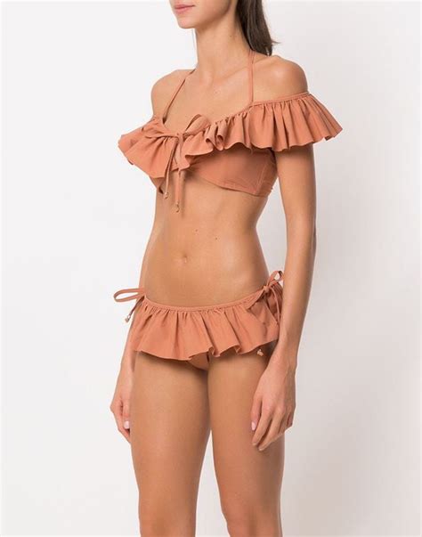 Không cắt xén hết hồn như sao Việt các idol Hàn chỉ chuộng những dáng bikini đơn giản mà còn
