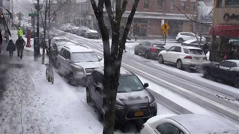 Light Snow Makes Its Way to New York City