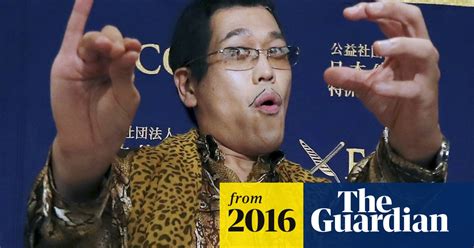 Piko Taro Performs Pen Pineapple Apple Pen At Guinness World Record Ceremony Video World