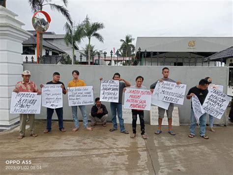 Detak Banten Di Phk Sepihak Buruh Pabrik Kimia Di Cikupa Gelar Aksi Demo