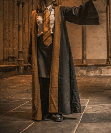 Pin By 𝐦𝐢𝐡 On Lit • Harry Potter Hufflepuff Aesthetic Hufflepuff Hogwarts Outfits