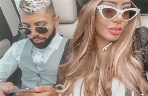 Gabigol e Rafaella Santos são flagrados juntos em bar