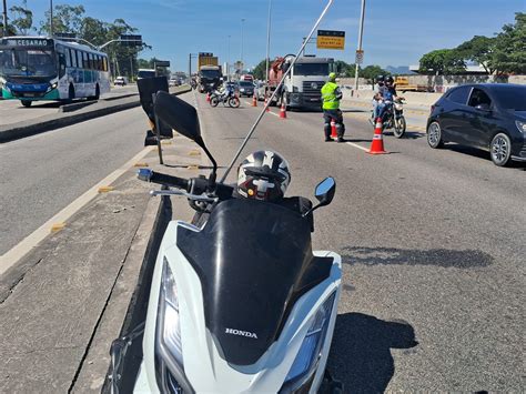 Policial Reage E Mata Assaltante Na Avenida Brasil