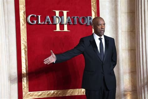 Denzel Washington Da Gladiator Tagliato Un Bacio Gay News It