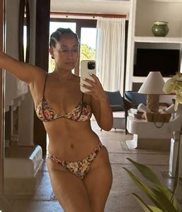 INSTA Tracee Ellis Ross Bikini Selfie 1 9 24 Phun Org Forum