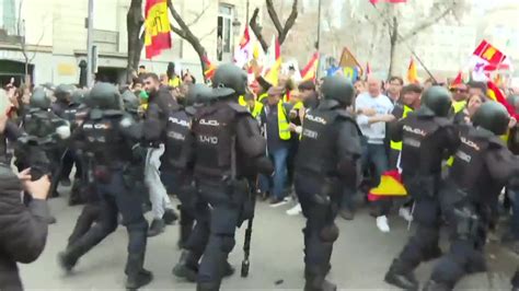 Momentos De Tensi N Y Cargas Policiales En La Manifestaci N De