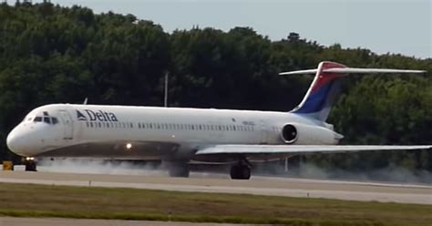 Delta Airlines MD-88 Skidding on Takeoff - Aviation Humor