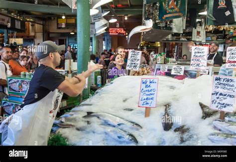 Tossing fish at pike place market hi-res stock photography and images ...