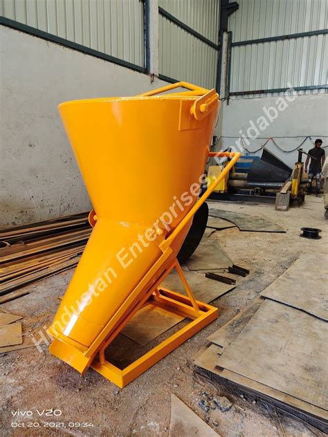 Side Discharge Banana Funnel Concrete Bucket Capacity 1000 Cu M3 For