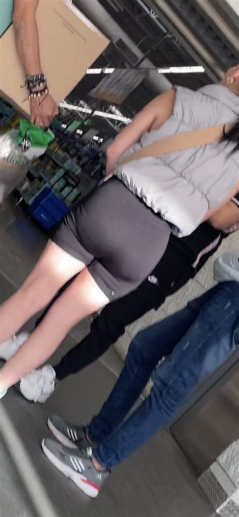 Hot Latina In Black Spandex Spandex Leggings Yoga Pants Forum