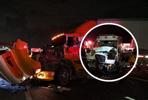 Ambulancia Choca Contra Tráiler En La Carretera Federal Veracruz Cardel