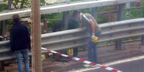 Cadavere Appeso Sul Guardrail Non Si Esclude L Ipotesi Suicidio Al