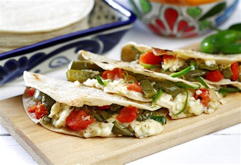 Quesadillas De Nopales Y Reques N Quesadillas Comida Con Vegetales