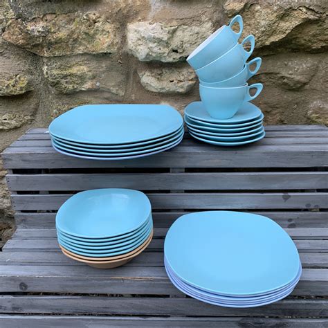 Midwinter Modern Melamine Picnic Ware A Selection Of Plates Bowls