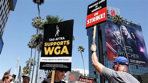 SAG-AFTRA Officially Declares Actors Strike | Entertainment Tonight