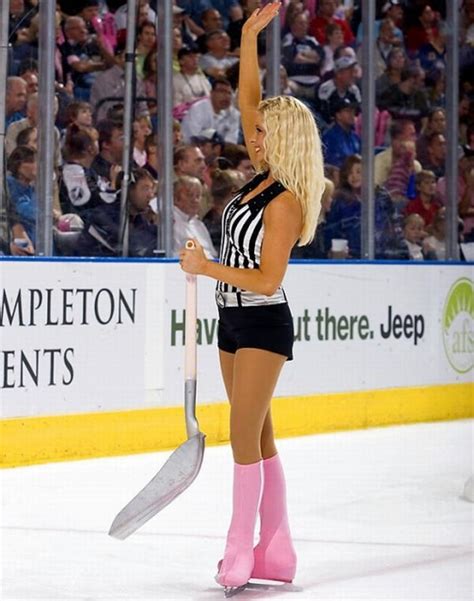 Beautiful Nhl Ice Crew Girls 15 Pics