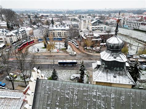 Popada śnieg i deszcz ze śniegiem Pogoda na dziś czwartek 24