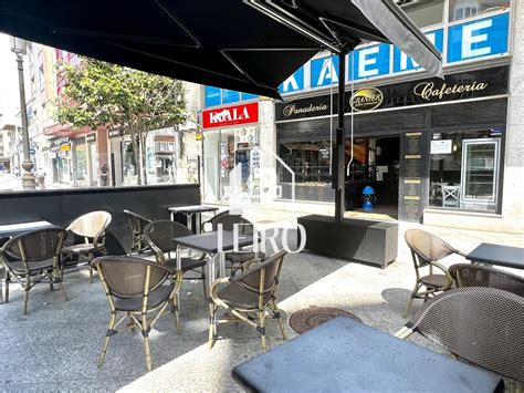 Oportunidad de Traspaso Pastelería Cafetería con Obrador en Pleno