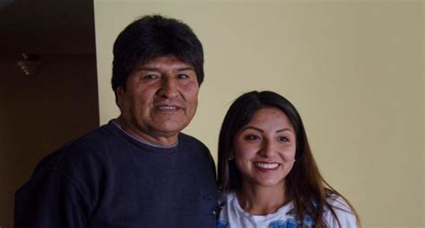 Polémica en Bolivia porque la hija de Evo Morales se vacunó antes de