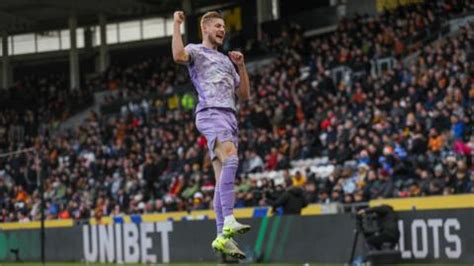 Hull City 2 1 Swansea City Tigers Off Bottom After Ending 13 Game