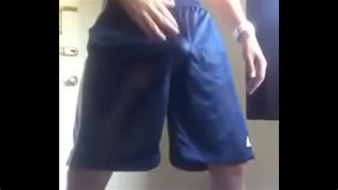 Cumming Through the Short Gozando através do Short XVIDEOS