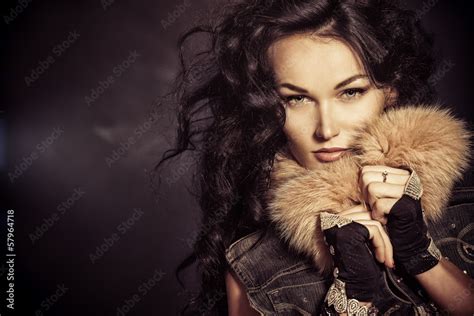 curly brunette Stock 写真 Adobe Stock