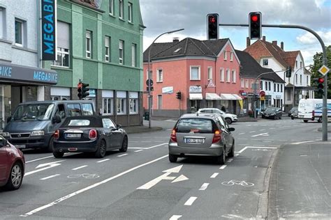 Unfall Mit Frontalzusammensto In Unna J Hriger Ger T In Den