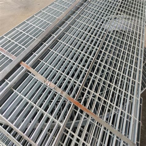 Hot Dip Galvanized Heavy Duty Steel Grating Stair Treads Drain Cover