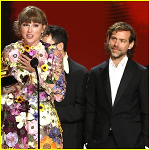 Taylor Swift To Appear on ‘folklore’ Collaborators Aaron Dessner & Justin Vernon’s New Big Red ...