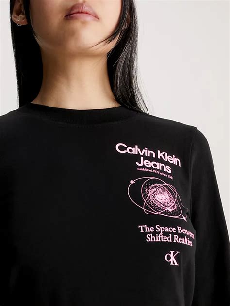 Cropped Long Sleeve Logo T Shirt Calvin Klein® J20j222045beh