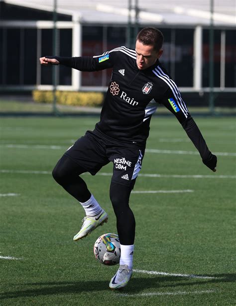 Be Ikta Amir Hadziahmetovic Transferini Resmen A Klad