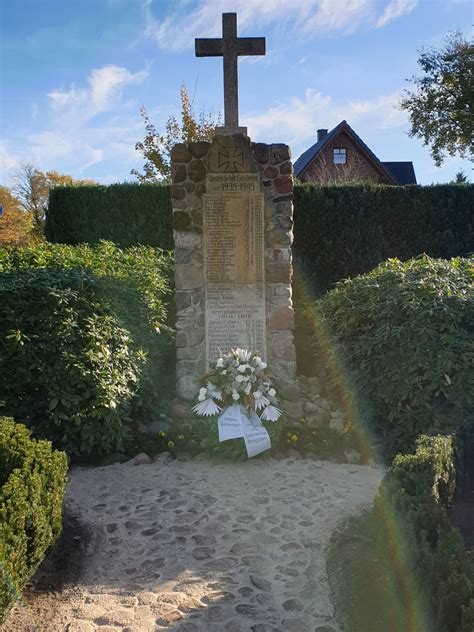 Volkstrauertag Kranzniederlegung Am Ehrenmal