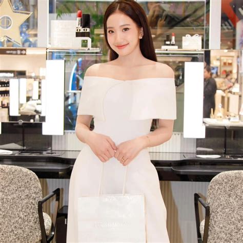 Hot girl Quảng Ninh gợi cảm lấy chồng thiếu gia năm tuổi Báo Dân trí